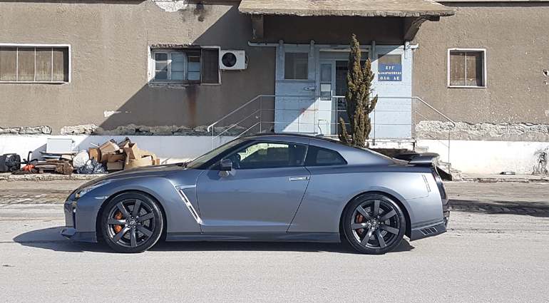 Από όπου και να κοιτάξεις το ιαπωνικό τέρας σε... φτιάχνει