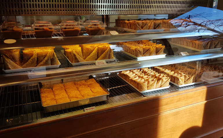 Αν βρεθείς Θεσσαλονίκη πρέπει οπωσδήποτε να αγοράσεις τρίγωνα Πανοράματος (και φυσικά από την... πηγή) 