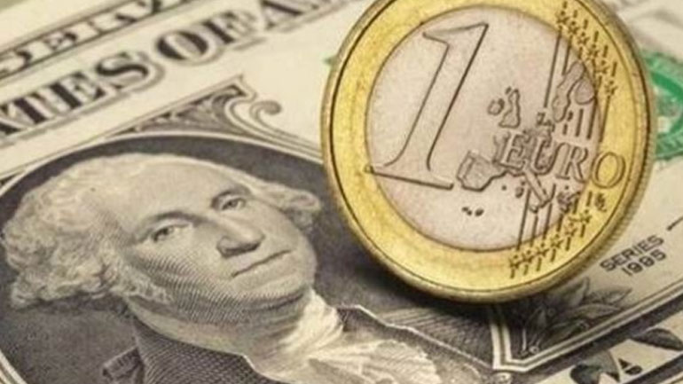 Το ευρώ υποχωρεί οριακά 0,04%, στα 1,1431 δολάρια
