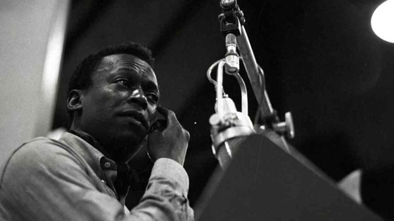Ο άνθρωπος πίσω από τον μύθο: Νέο ντοκιμαντέρ για τον Miles Davis