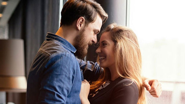 Πώς συμπεριφέρεται ένας ερωτευμένος άνδρας;