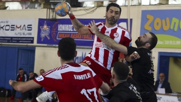 Χάντμπολ: Στον τελικό Ολυμπιακός και ΑΕΚ