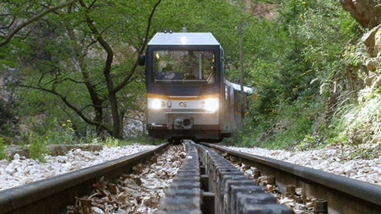 Αναστέλλονται δρομολόγια στη σιδηροδρομική γραμμή Διακοπτό – Καλάβρυτα λόγω κατολίσθησης