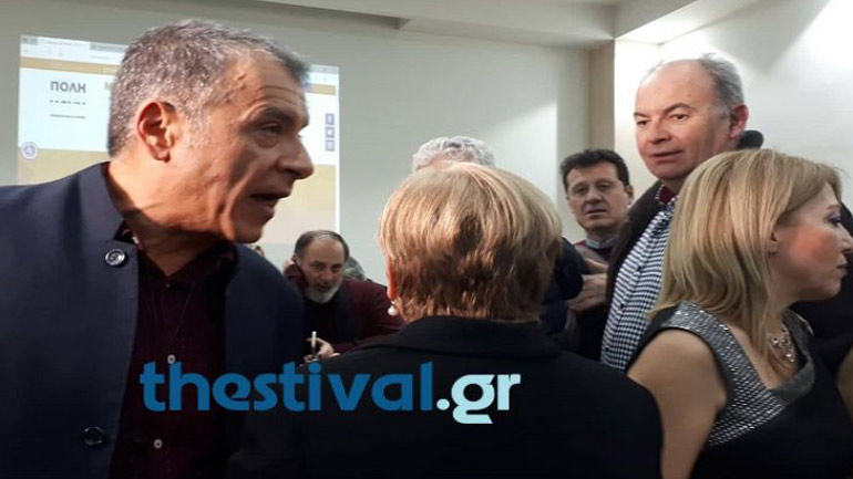 Επίθεση πολίτη σε Θεοδωράκη: “Μας ξεπουλήσατε! Δεν έχετε θέση στη Θεσσαλονίκη” Επίθεση πολίτη σε Θεοδωράκη: “Μας ξεπουλήσατε! Δεν έχετε θέση στη Θεσσαλονίκη”