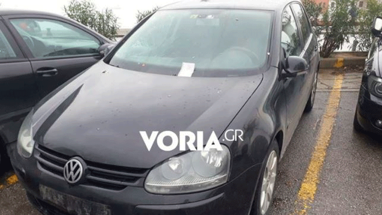 Θεσσαλονίκη: Μαθητές ξήλωσαν σκοπιανές πινακίδες από ΙΧ αυτοκίνητο