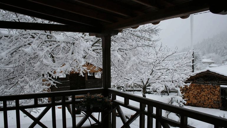 Έντονη χιονόπτωση στα ορεινά του νομού Τρικάλων