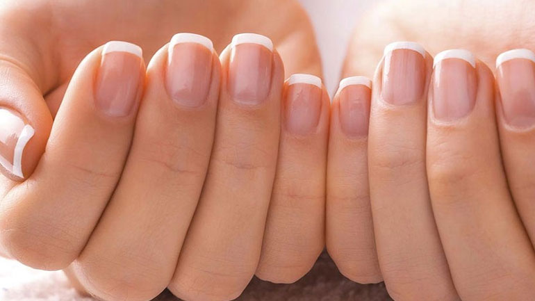 Τι να κάνουμε για να μην ξεφλουδίζουνε τα νύχια μας