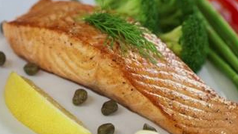 Φιλέτο σολομού με σπαράγγια