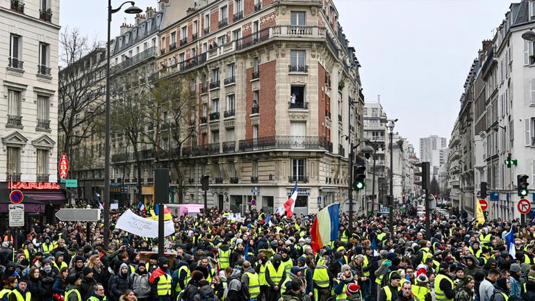 DW: «Λευκή πορεία» ετοιμάζουν τα «κίτρινα γιλέκα»