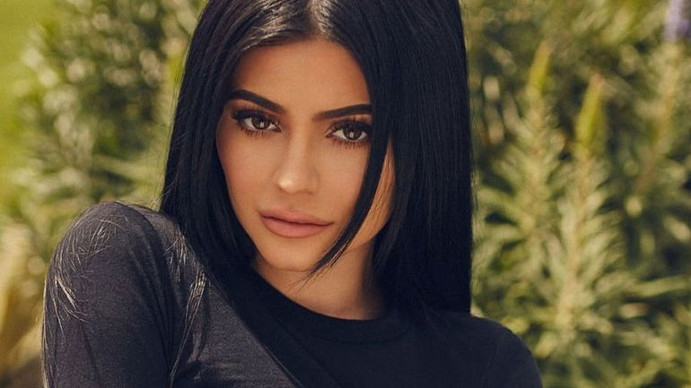 Το μυστικό της Kylie Jenner για αψεγάδιαστο πρόσωπο!