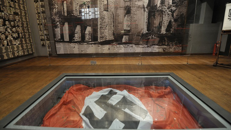 Δύο χορωδίες ενώνουν τις φωνές τους και υπενθυμίζουν τη σφαγή στα Καλάβρυτα