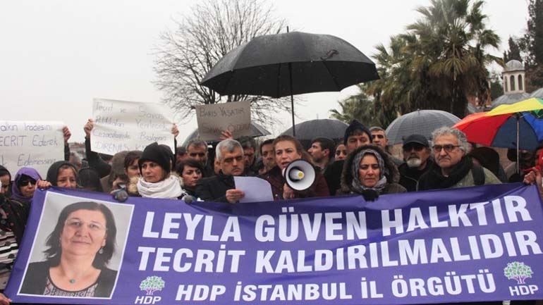 Κωνσταντινούπολη: Διαδήλωση συμπαράστασης σε Κούρδισα βουλευτή