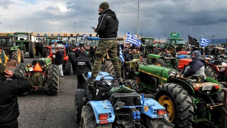 Λάρισα: Συνάντηση με την κυβέρνηση και κλιμάκωση των κινητοποιήσεων αποφάσισαν οι αγρότες