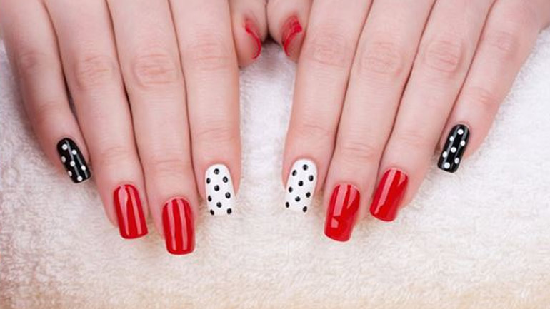 Πώς να αφαιρέσεις μόνη σου το ακρυλικό από τα νύχια