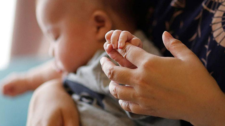 Ισπανία: Ελληνίδα κυοφορεί με τη μέθοδο των «τριών γονέων»