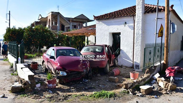 Τροχαίο ατύχημα στο Ναύπλιο – Δύο οχήματα «καρφώθηκαν» σε σπίτι