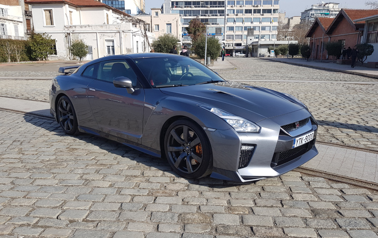 Το επιβλητικό Nissan GT-R