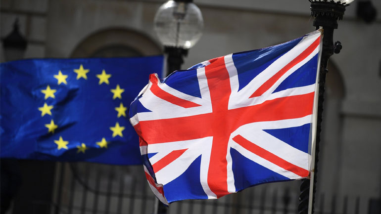 Στενεύουν τα περιθώρια για «άτακτο» Brexit