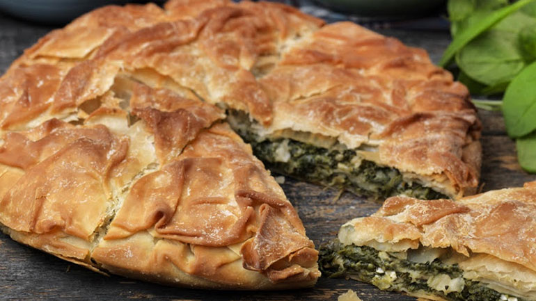Σπανακόπιτα με χειροποίητο φύλλο