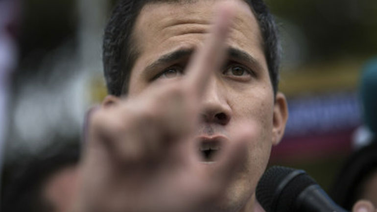 Ο Γκουαϊδό κατηγορεί την κυβέρνηση Μαδούρο ότι επιχειρεί να μεταφέρει δημόσιους πόρους στην Ουρουγουάη