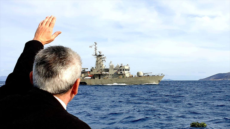 Στεφάνι στη θαλάσσια περιοχή των Ιμίων από τον περιφερειάρχη Νοτίου Αιγαίου