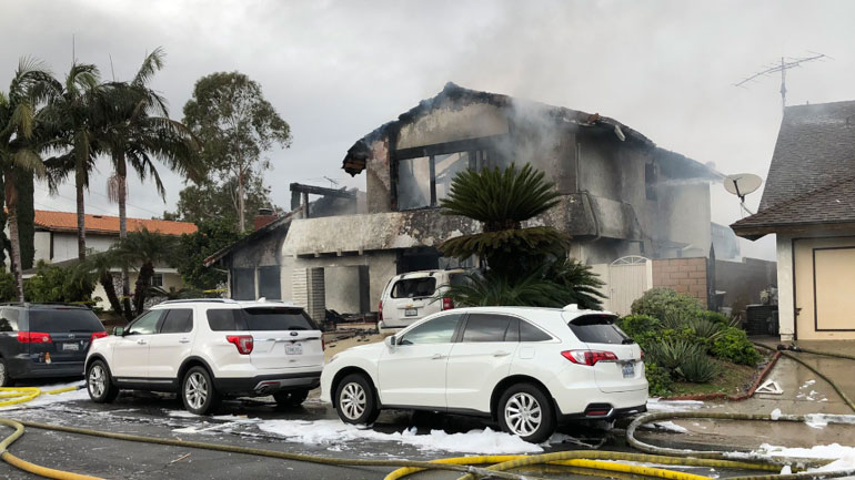 Πέντε νεκροί στην Καλιφόρνια από συντριβή αεροσκάφους σε σπίτι