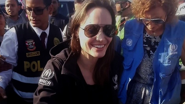 Η Ατζελίνα Τζολί επισκέπτεται καταυλισμούς Ροχίνγκια