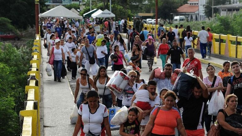 Βενεζουέλα: Η αντιπολίτευση προειδοποιεί τον στρατό ενάντια στην παρεμπόδιση εισόδου στη χώρα ξένης ανθρωπιστικής βοήθειας