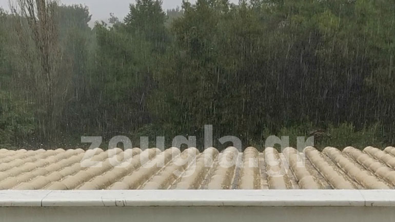 Έπεσε χαλάζι στα βόρεια προάστια της Αττικής