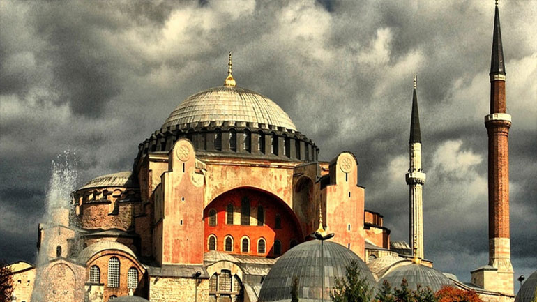 Έτσι ακουγόταν η Θεία Λειτουργία στην Αγία Σοφία 600 χρόνια πριν Έτσι ακουγόταν η Θεία Λειτουργία στην Αγία Σοφία 600 χρόνια πριν