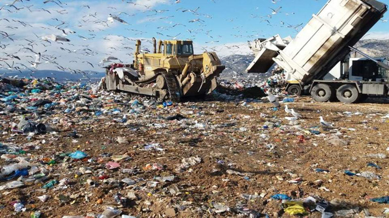 Υπερφορτώθηκε το νέο κύτταρο του ΧΥΤΑ Φυλής – Καθυστερήσεις στην εναπόθεση απορριμμάτων