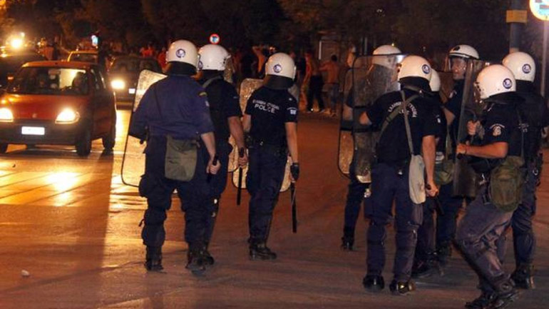 Χούλιγκαν επιτέθηκαν με ρόπαλα και φωτοβολίδες σε σύνδεσμο του ΠΑΟΚ στην Πάτρα Χούλιγκαν επιτέθηκαν με ρόπαλα και φωτοβολίδες σε σύνδεσμο του ΠΑΟΚ στην Πάτρα