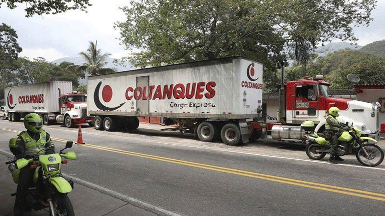 Βενεζουέλα: Φορτηγά που μεταφέρουν ανθρωπιστική βοήθεια των ΗΠΑ έφτασαν στα σύνορα της Κολομβίας