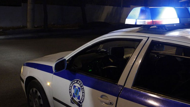 Μέγαρα: Φόρτωσαν σε αυτοκίνητο ένα ΑΤΜ και τράπηκαν σε φυγή