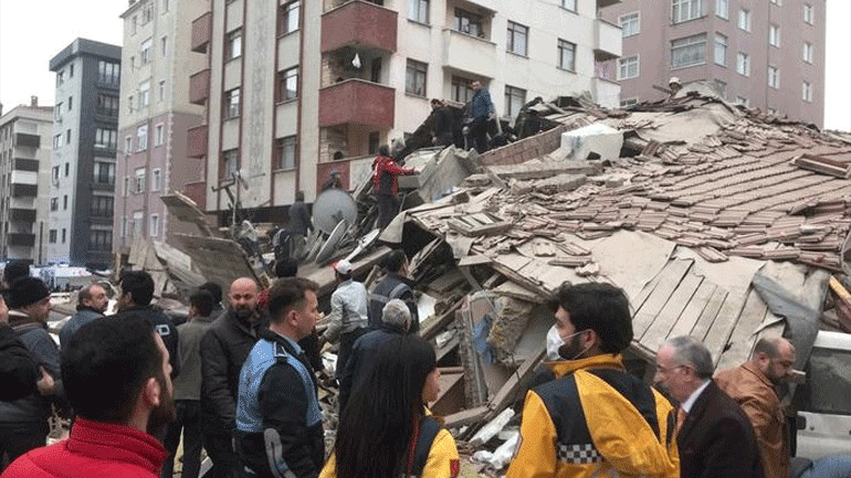 Κωνσταντινούπολη: Στους 10 ανήλθε ο αριθμός των νεκρών από την κατάρρευση της πολυκατοικίας