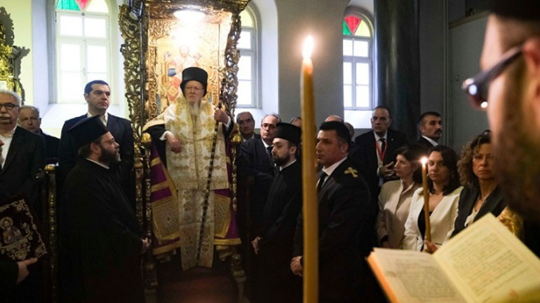 Σε εγκάρδιο κλίμα η συνάντηση του πρωθυπουργού με τον Οικουμενικό Πατριάρχη στη Θεολογική Σχολή της Χάλκης