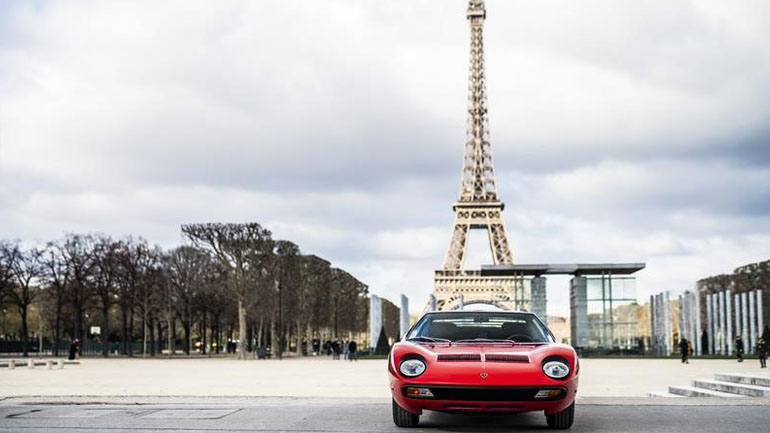 Η υπέροχη Lamborghini Miura SV ποζάρει στο Παρίσι