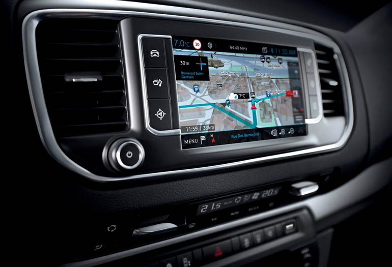 Οθόνη αφής αλλά και σύστημα κλιματισμού...