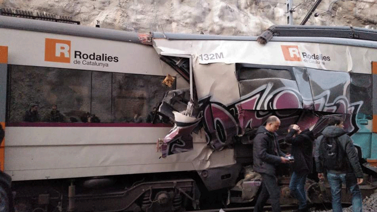 Ισπανία: Σύγκρουση τρένων στη Βαρκελώνη – Ένας νεκρός
