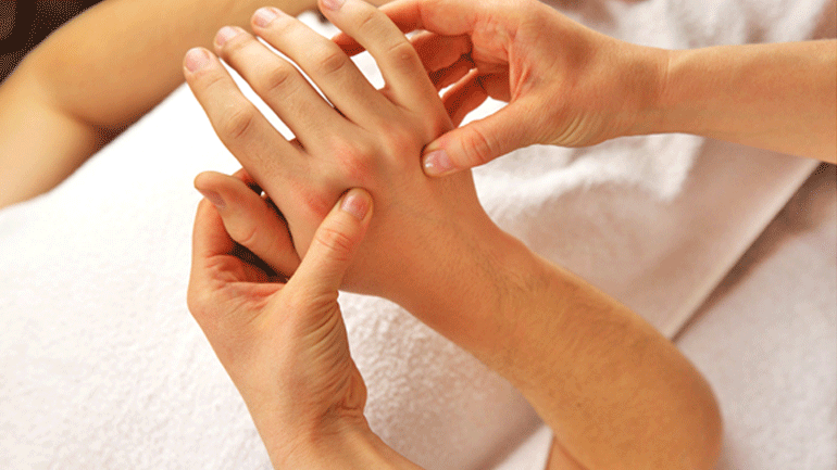 Πόνοι στις αρθρώσεις: Τα σημάδια που πρέπει να προσέξετε