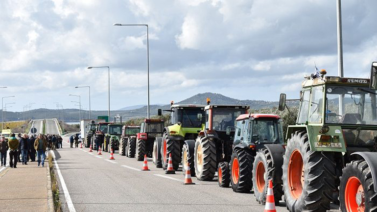 Μεσολόγγι: Κλειστός ο αυτοκινητόδρομος της Ιονίας Οδού, στον κόμβο Μπάγιας, από αγρότες 