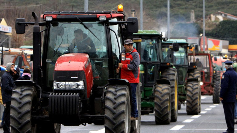 Κλειστός ο κόμβος Δερβενίου – Συνεχίζουν τις κινητοποιήσεις τους αγρότες και κτηνοτρόφοι στην Κεντρική και Δυτική Μακεδονία