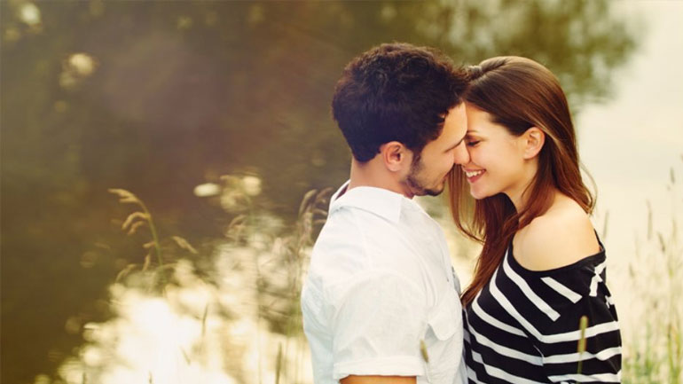 Πώς η μητέρα ενός ατόμου μπορεί να επηρεάσει τον αριθμό των σεξουαλικών του συντρόφων;