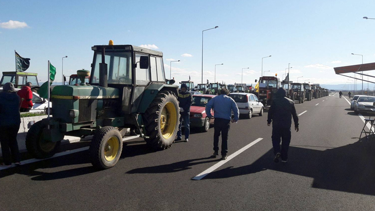 Αποχωρούν τα τρακτέρ από τις σήραγγες των Τεμπών