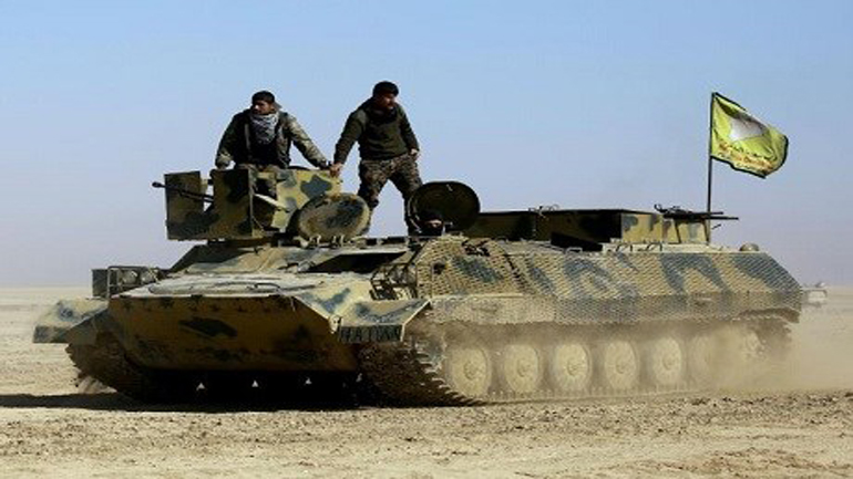  Οι μαχητές του SDF προωθούνται κατά των θέσεων των τζιχαντιστών του Ισλαμικού Κράτους