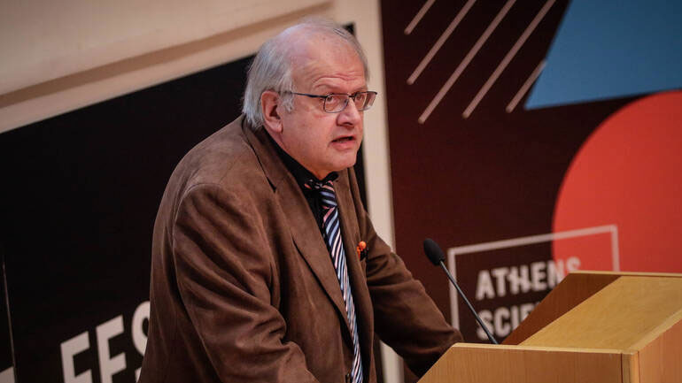 Τσελέντης: Εκατοντάδες παλιά σπίτια κρέμονται πάνω από τα κεφάλια μας