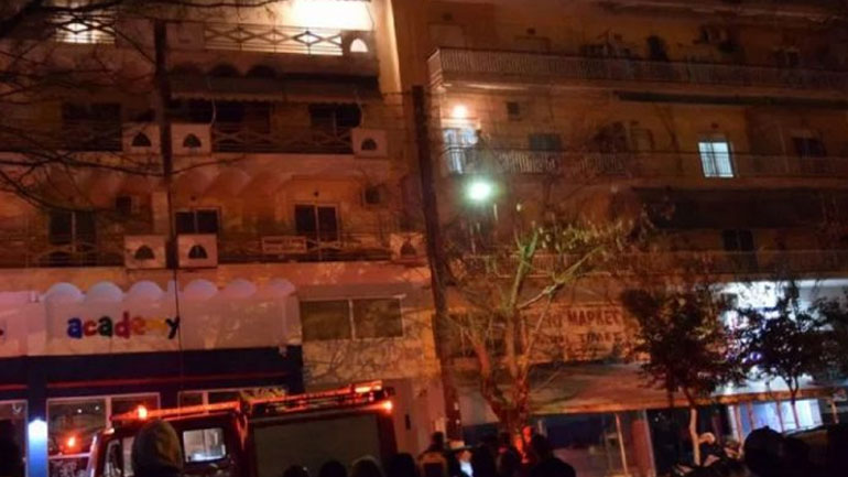 Σέρρες: Έξι άτομα στο νοσοκομείο έπειτα από πυρκαγιά σε πολυκατοικία