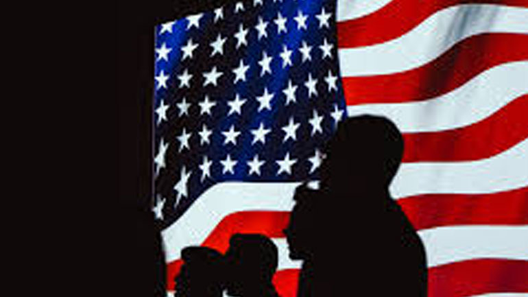 ΗΠΑ: Στην κούρσα για τη διεκδίκηση του προεδρικού χρίσματος στις εκλογές η Γερουσιαστής Έϊμι Κλόμπουτσαρ