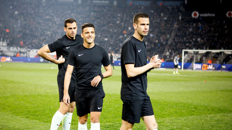 Το διαιτητικό τρίο του ντέρμπι