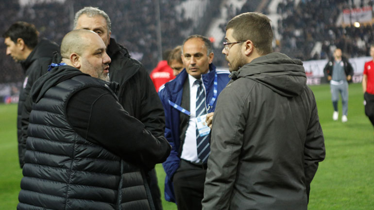 Ο Καραπαπάς συνομιλεί με τον Γκαγκάτση 